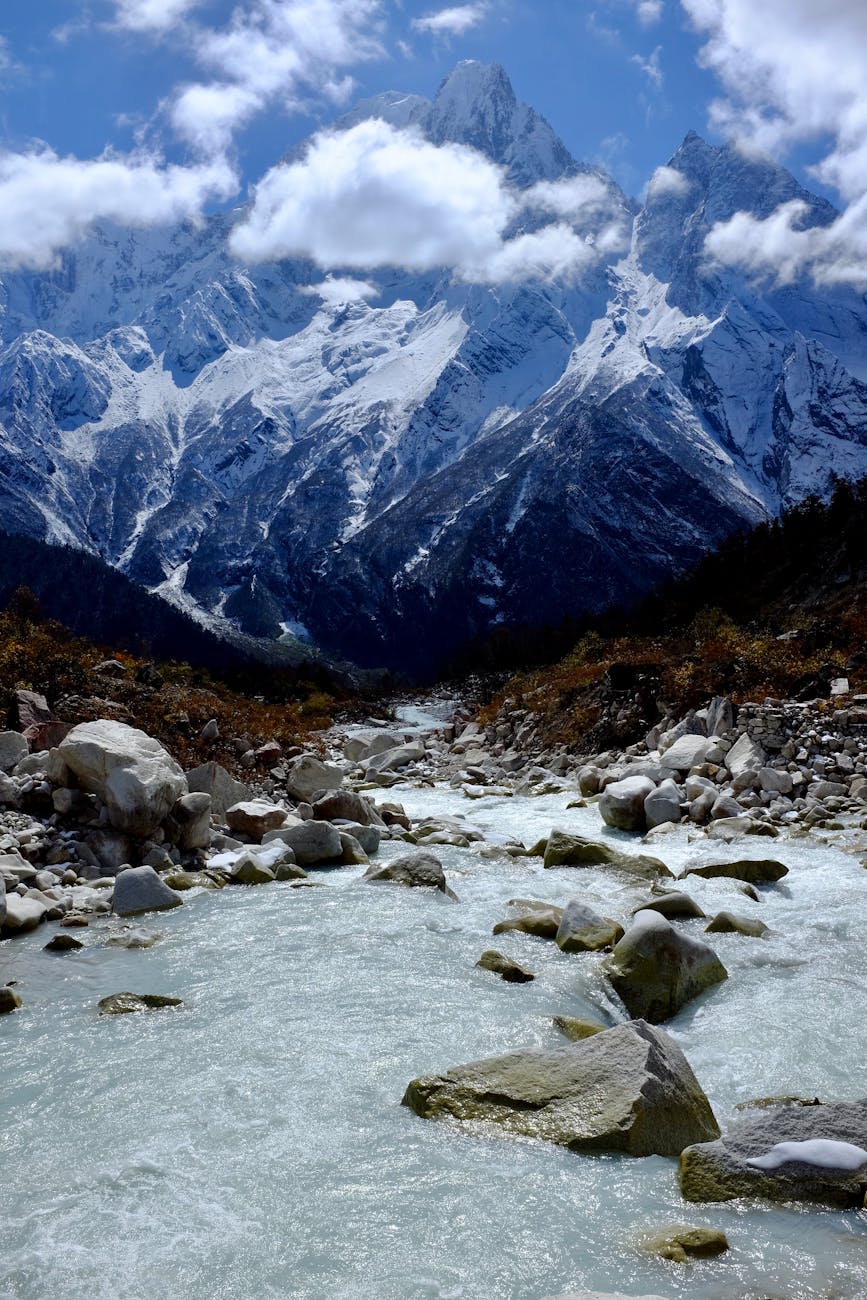 majestic himalayan mountain landscape